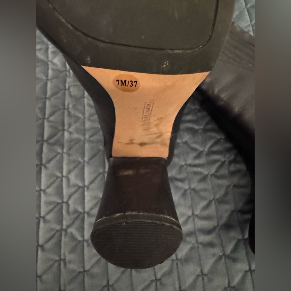 Vince Camuto Black Ankle Boots (7M) - Picture 9 of 12